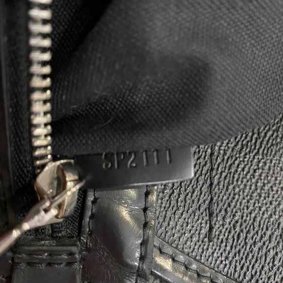 Louis Vuitton Damier District Messenger bag MM - Picture 7 of 12